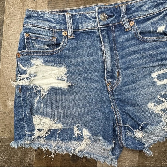 American Eagle Distressed Mom Jean Shorts size 0 - Picture 2 of 11